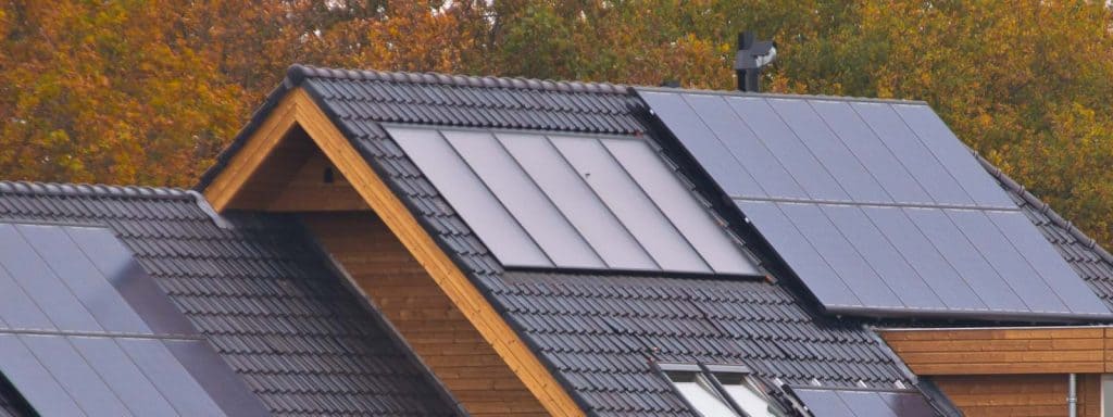 Instalación de paneles solares en viviendas